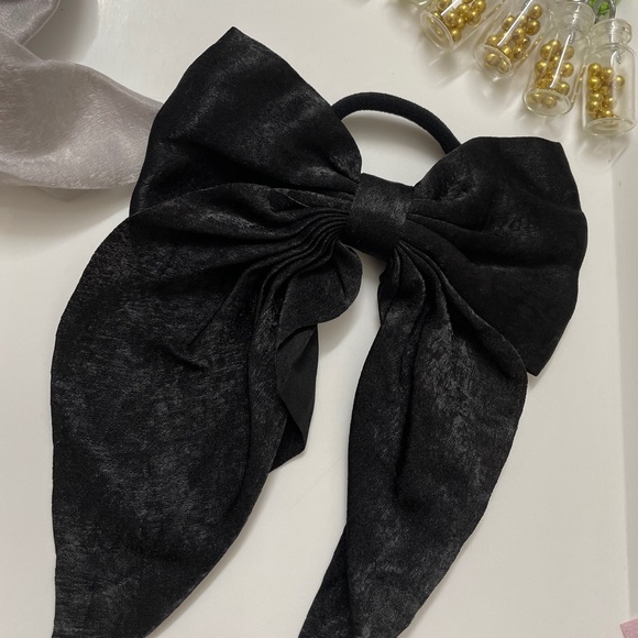 Black and Grey bow combo 😍 - Picture 2 of 3